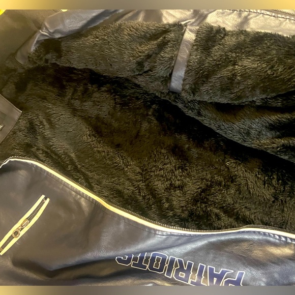 NEW ENGLAND PATRIOTS Team (Faux) Leather Jacket w/ Unofficial NFL logo/emblem - Picture 4 of 8